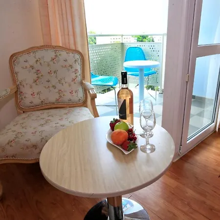 Room In Guest Room بيت ضيافة *