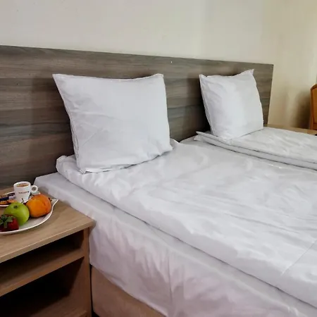 Room In Guest Room בית הארחה